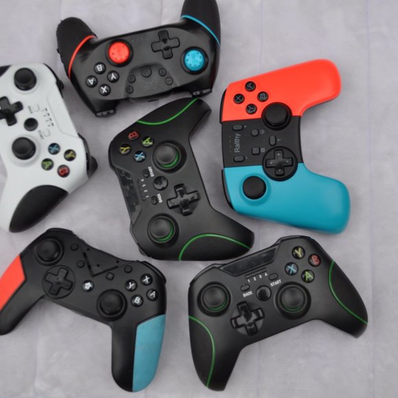 Controllers Lot of 6 Nintendo and Xbox Wireless Controls - Picture 2 of 6